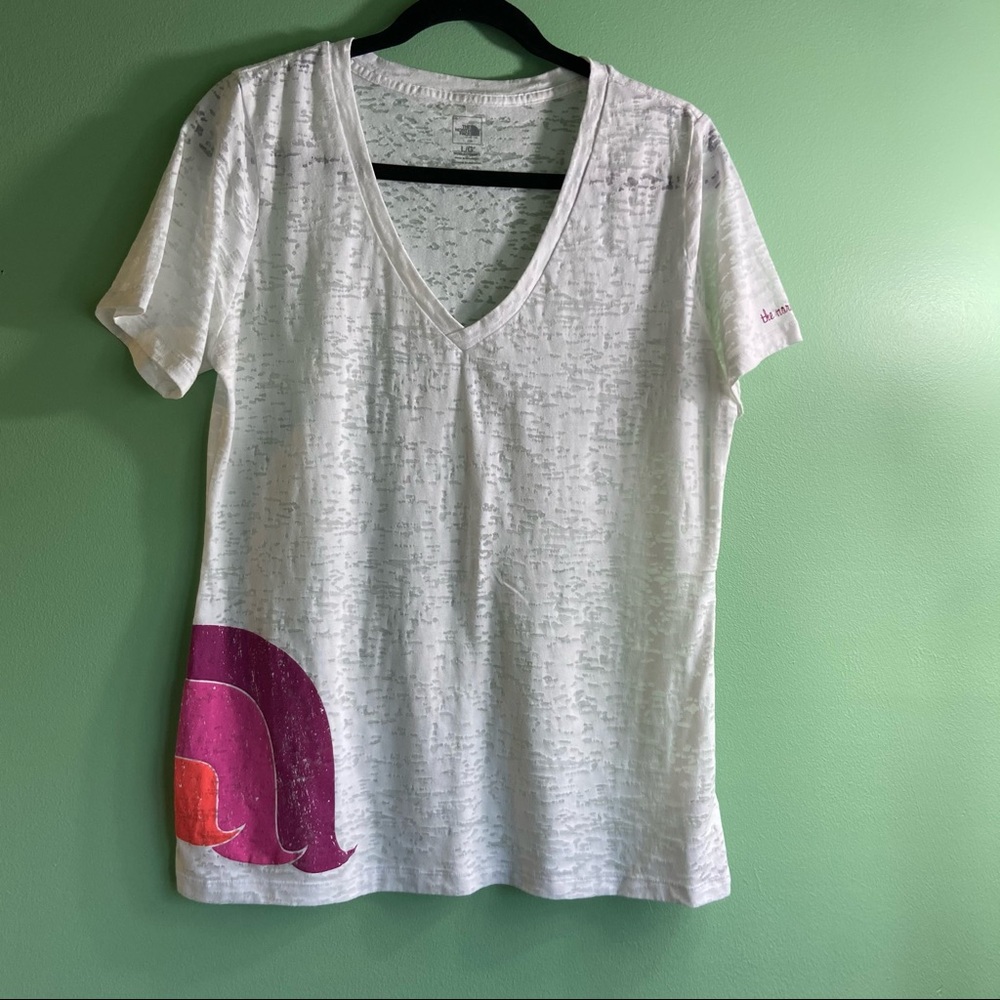 NorthFace short sleeve Tee White w/multicolor